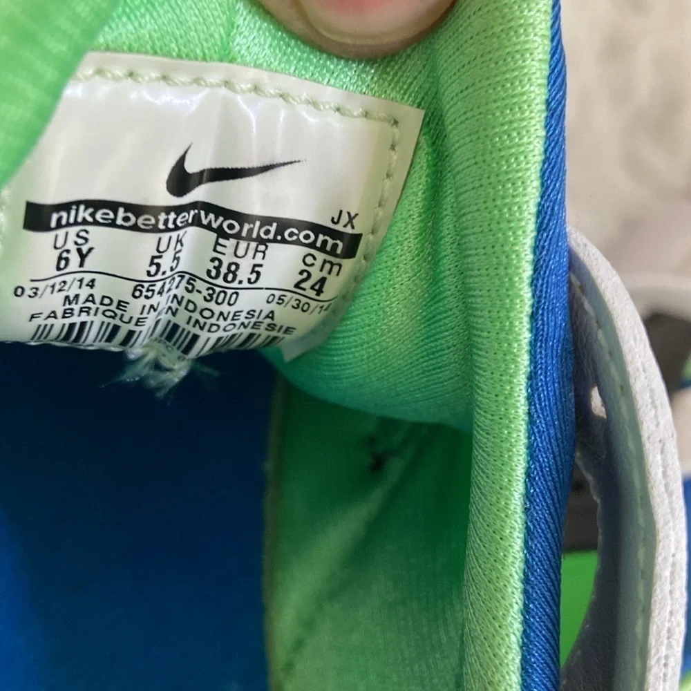 NIKE HUARACHE SCREAM GREEN,WOMEN SNEAKERS.SIZE-6 Y